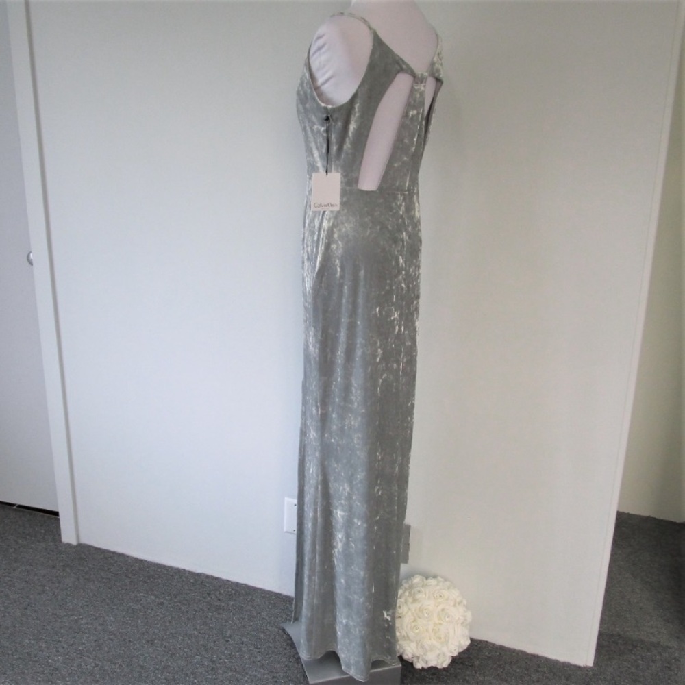 Hott CK velvet gown.